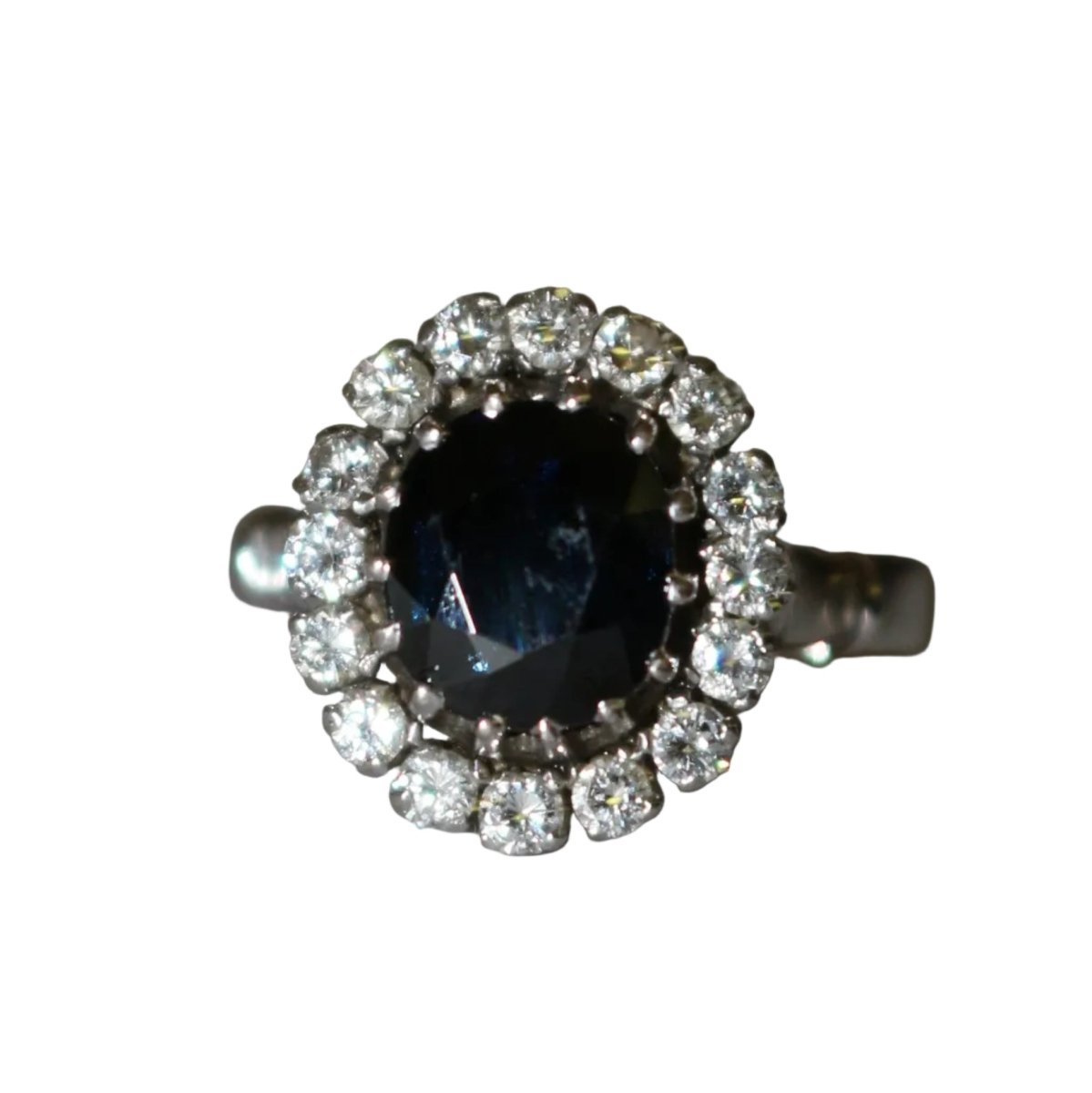 Bague Marguerite en or blanc, saphir, et diamants - Castafiore