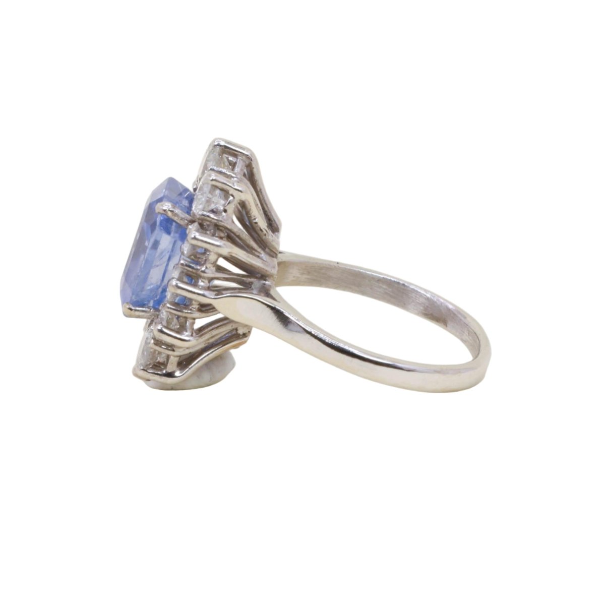 Bague Marguerite en or blanc, saphir et diamants - Castafiore