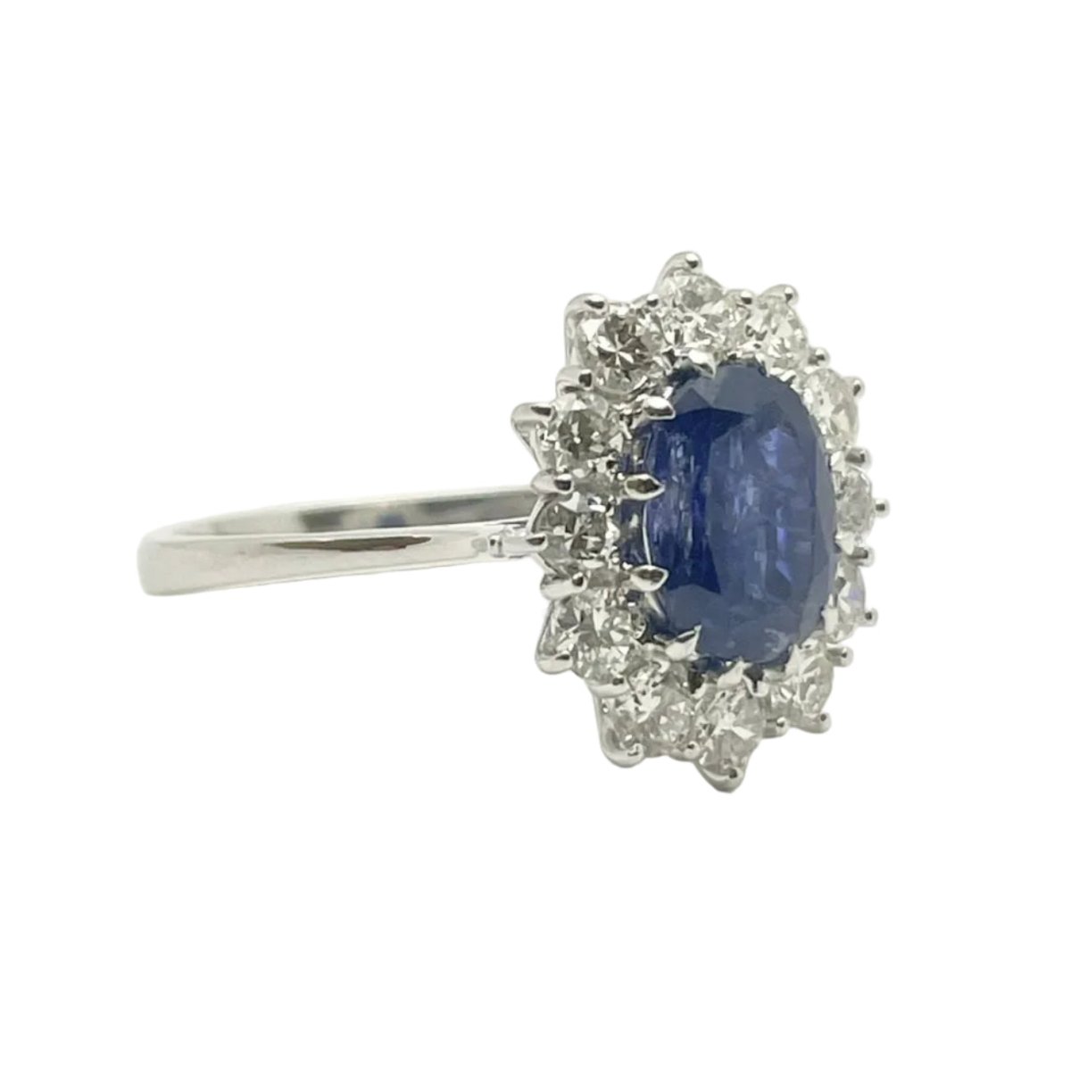 Bague Marguerite en or blanc, saphir et diamants - Castafiore