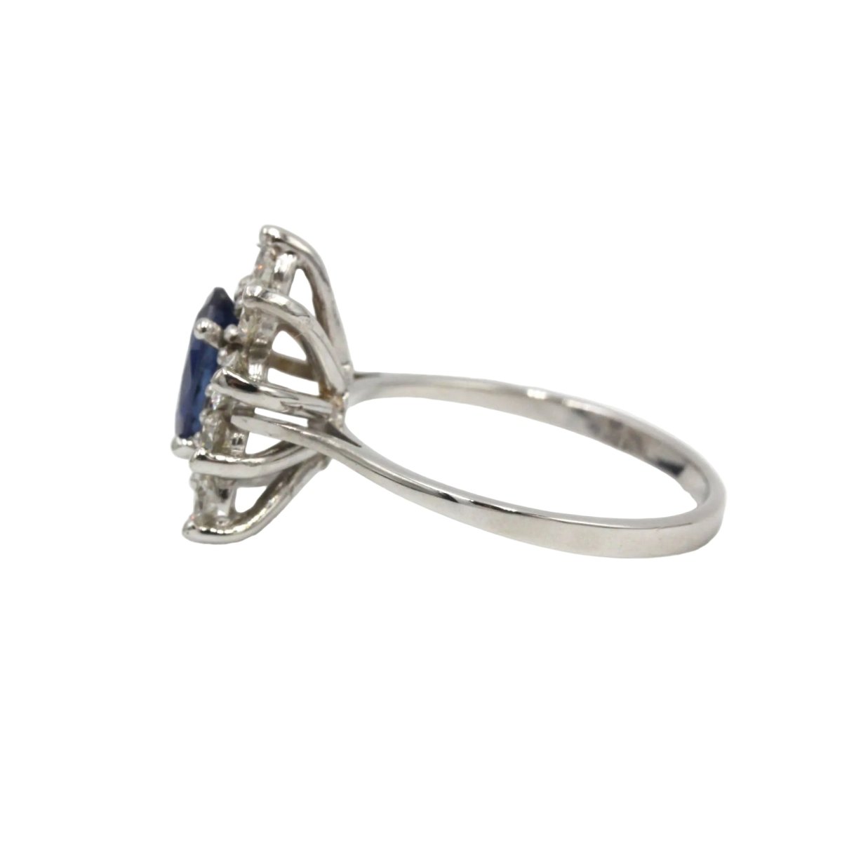 Bague Marguerite en or blanc, saphir et diamants - Castafiore