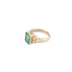 Bague Marguerite en or jaune, émeraude de Colombie et diamants - Castafiore
