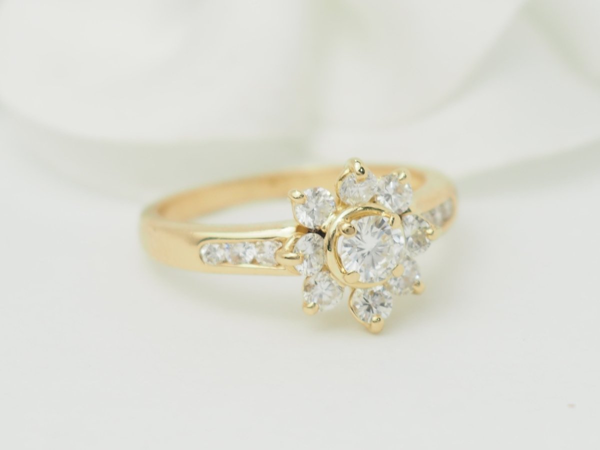 Bague marguerite en or jaune et diamants - Castafiore