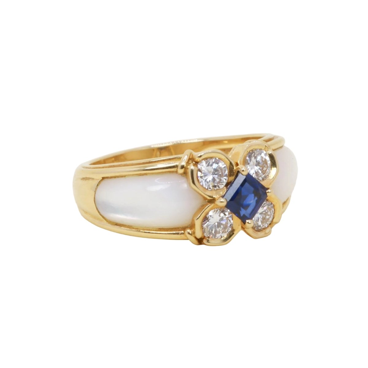 Bague Marguerite en or jaune, nacre, saphir et diamants - Castafiore