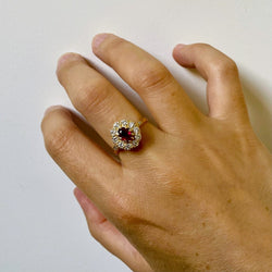 Bague Marguerite en or jaune, rubis et diamants - Castafiore
