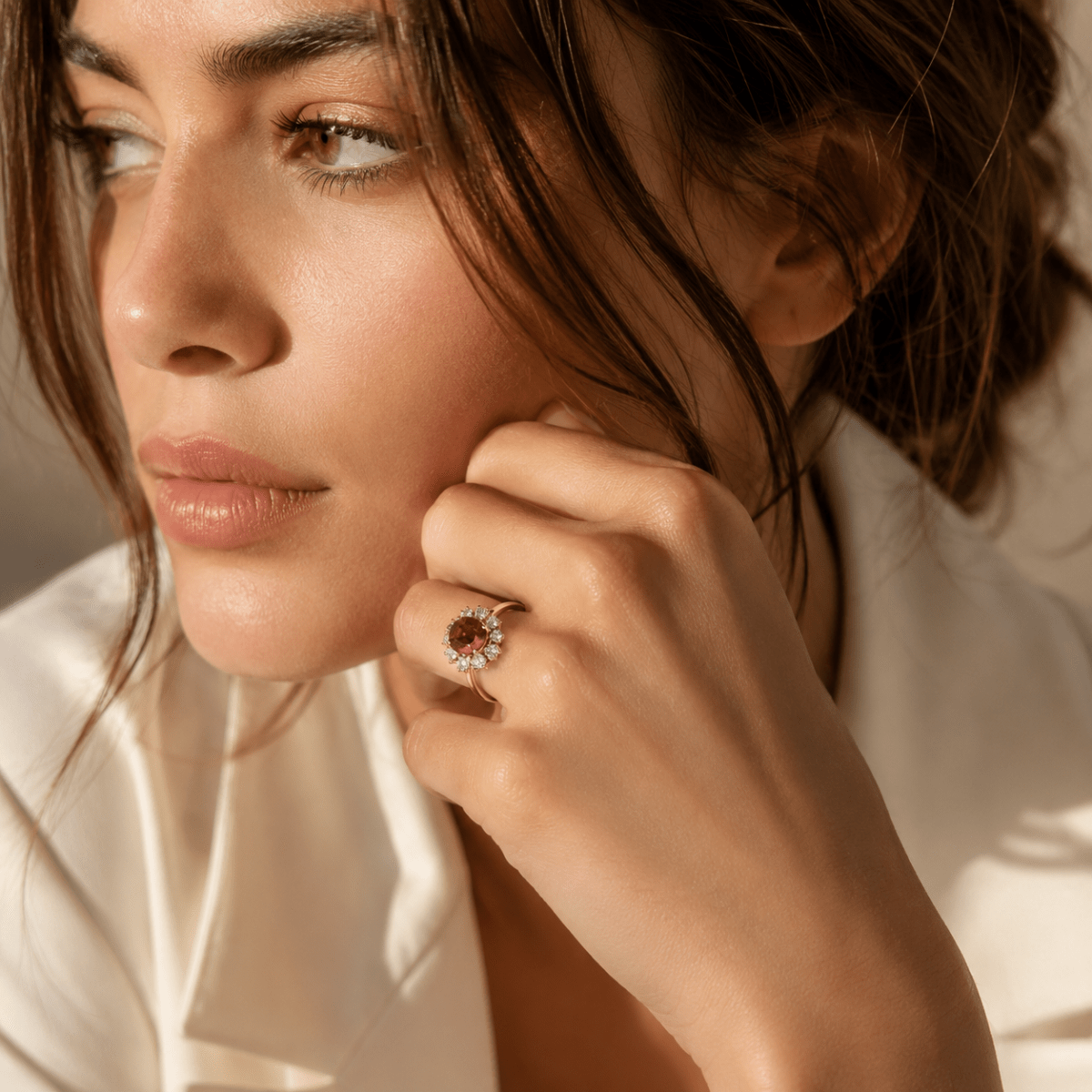 Bague Marguerite en or jaune, rubis et diamants - Castafiore