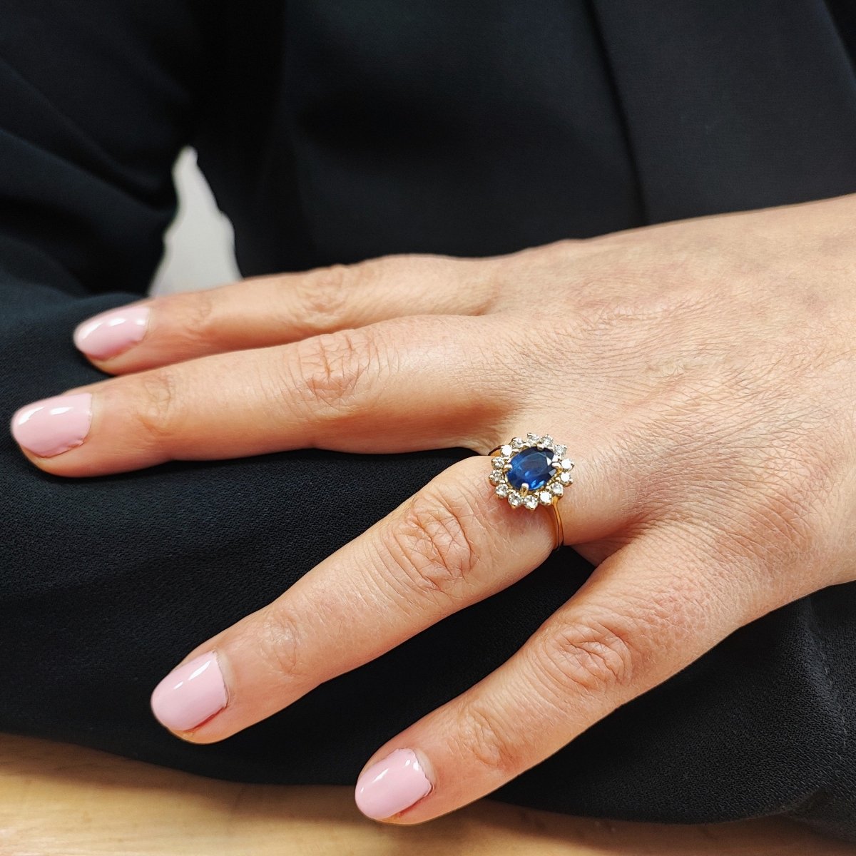 Bague Marguerite en or jaune, saphir et diamants - Castafiore