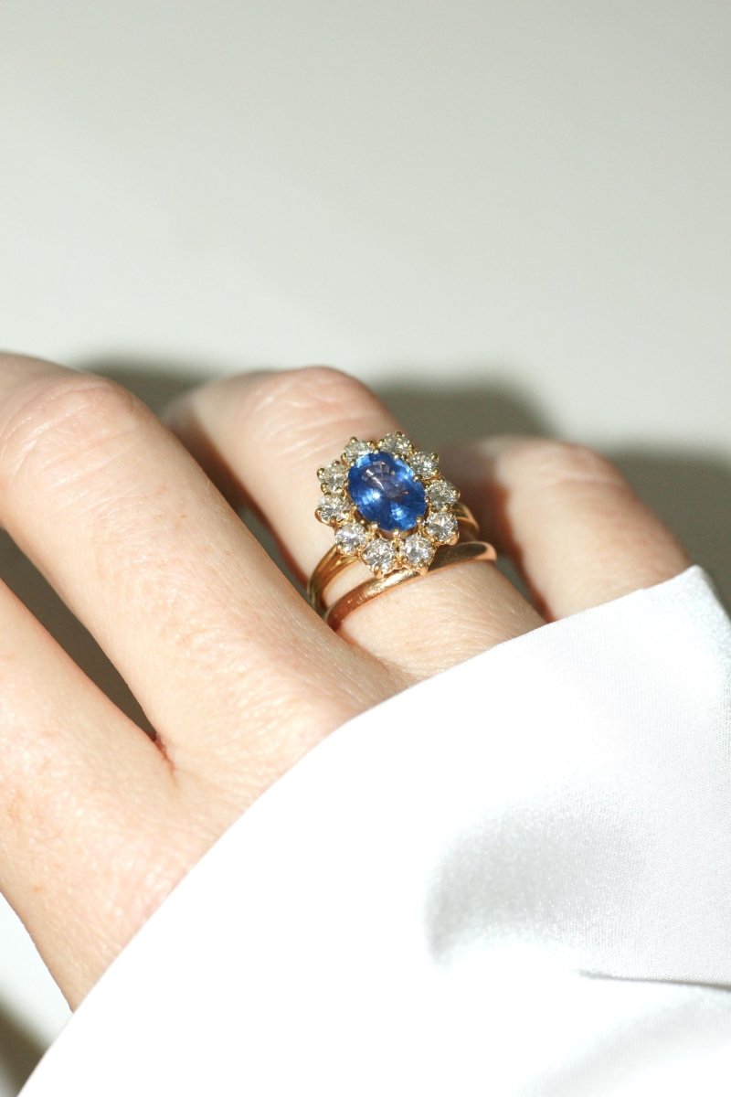 Bague Marguerite en or jaune, saphir, et diamants - Castafiore