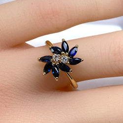 Bague Marguerite en or jaune, saphirs et diamants - Castafiore