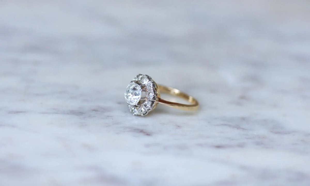 Bague Marguerite en or, platine et diamants - Castafiore