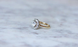 Bague Marguerite en or, platine et diamants - Castafiore