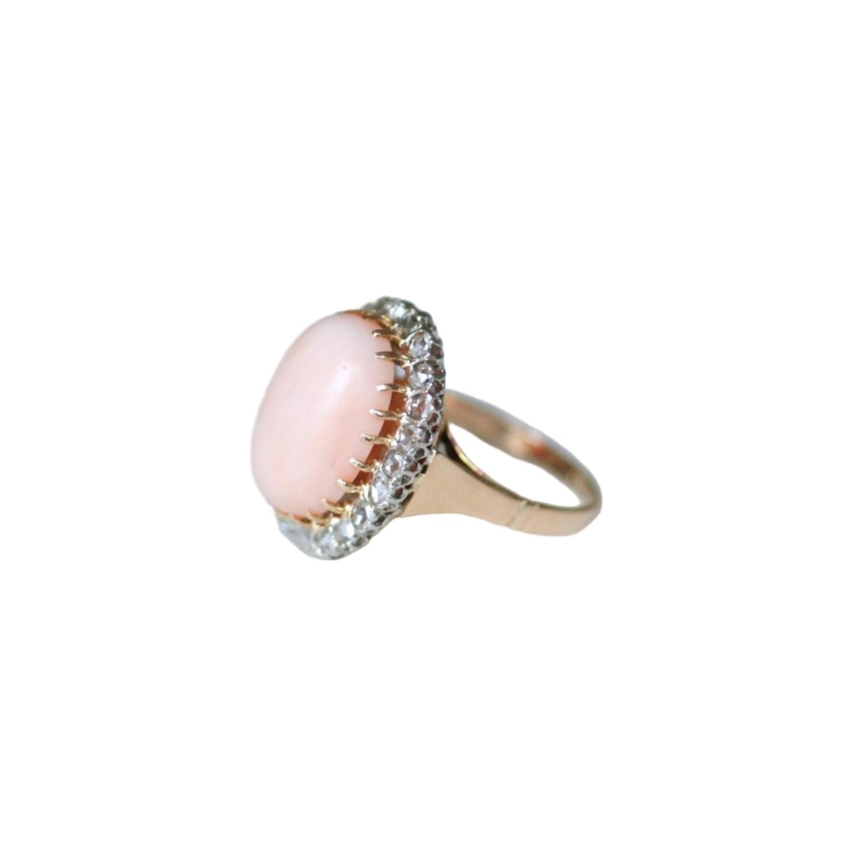 Bague Marguerite en or rose, platine, corail et diamants - Castafiore