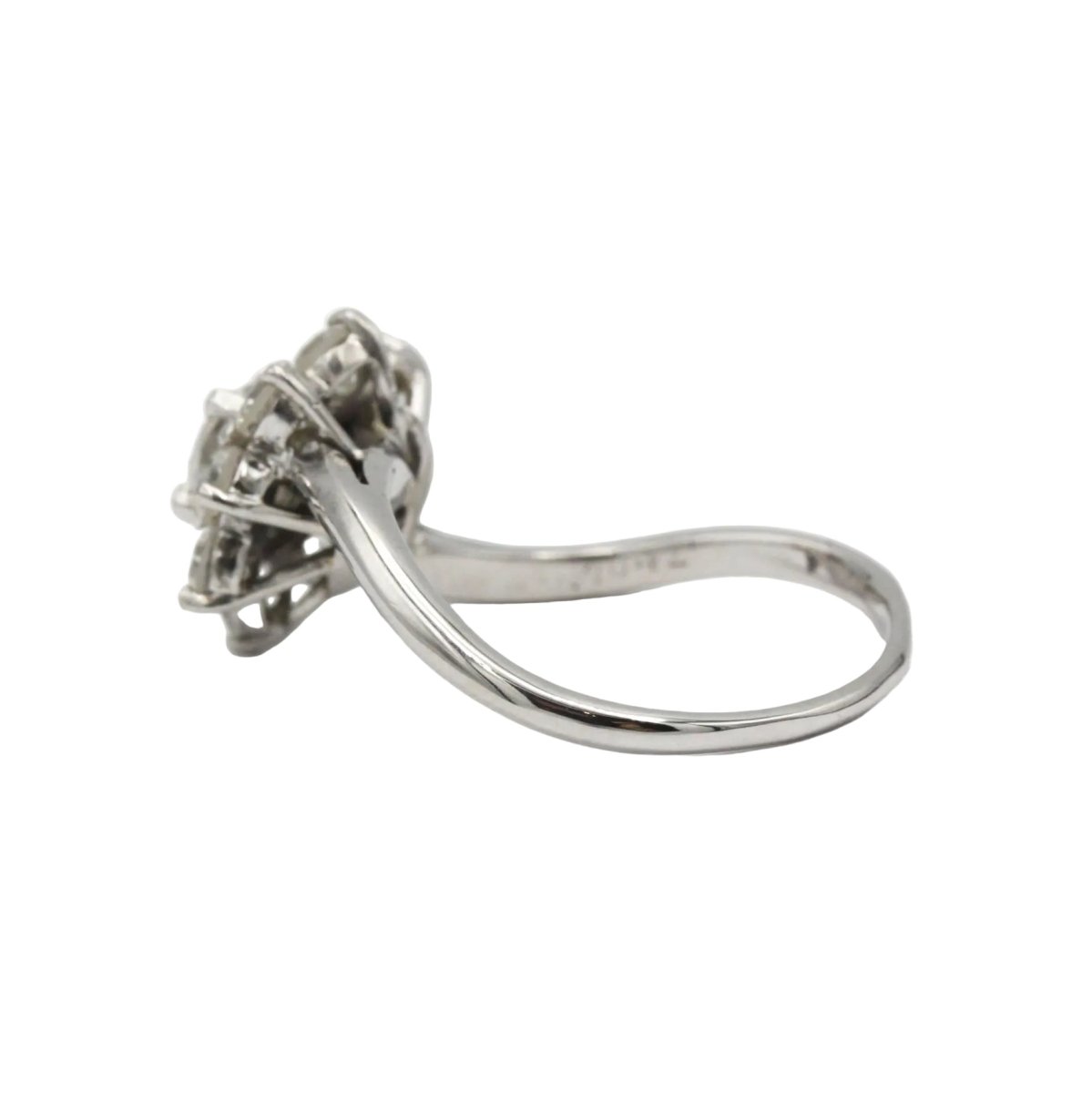 Bague Marguerite en platine et diamants - Castafiore