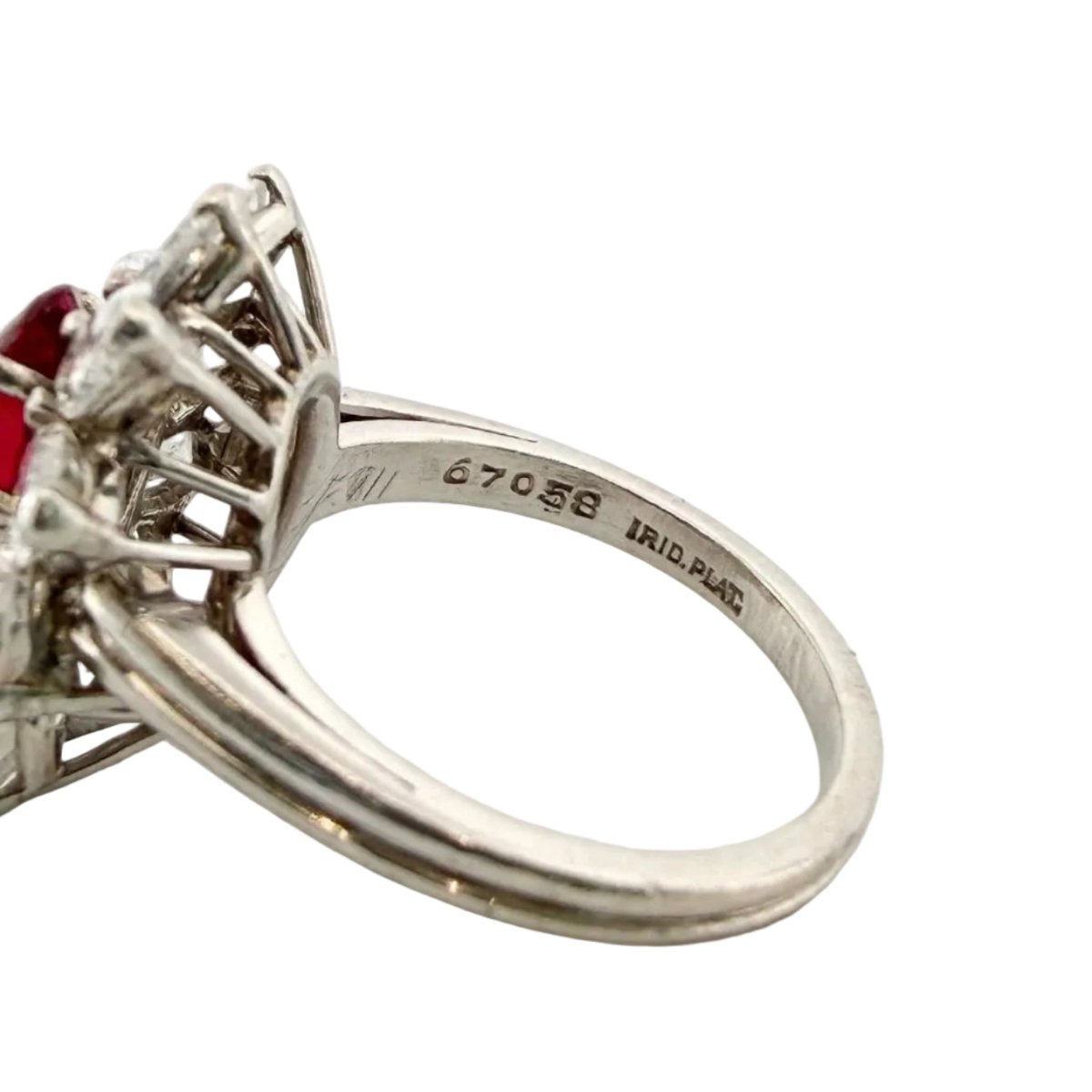 Bague Marguerite en platine, rubis et diamants - Castafiore