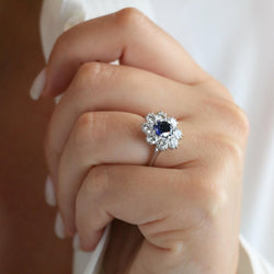 Bague marguerite or blanc saphir ovale diamants - Castafiore