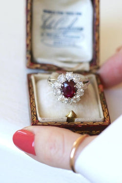 Bague Marguerite Rubis Birman Non Chauffé 1.60 Cts et Diamants - Castafiore