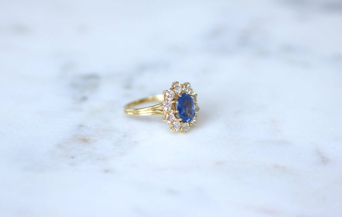 Bague Marguerite Saphir Ceylan 1.70 Cts et Diamants sur Or jaune - Castafiore