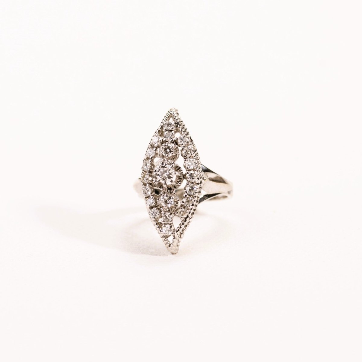 Bague Marquise diamants en or blanc et platine - Castafiore