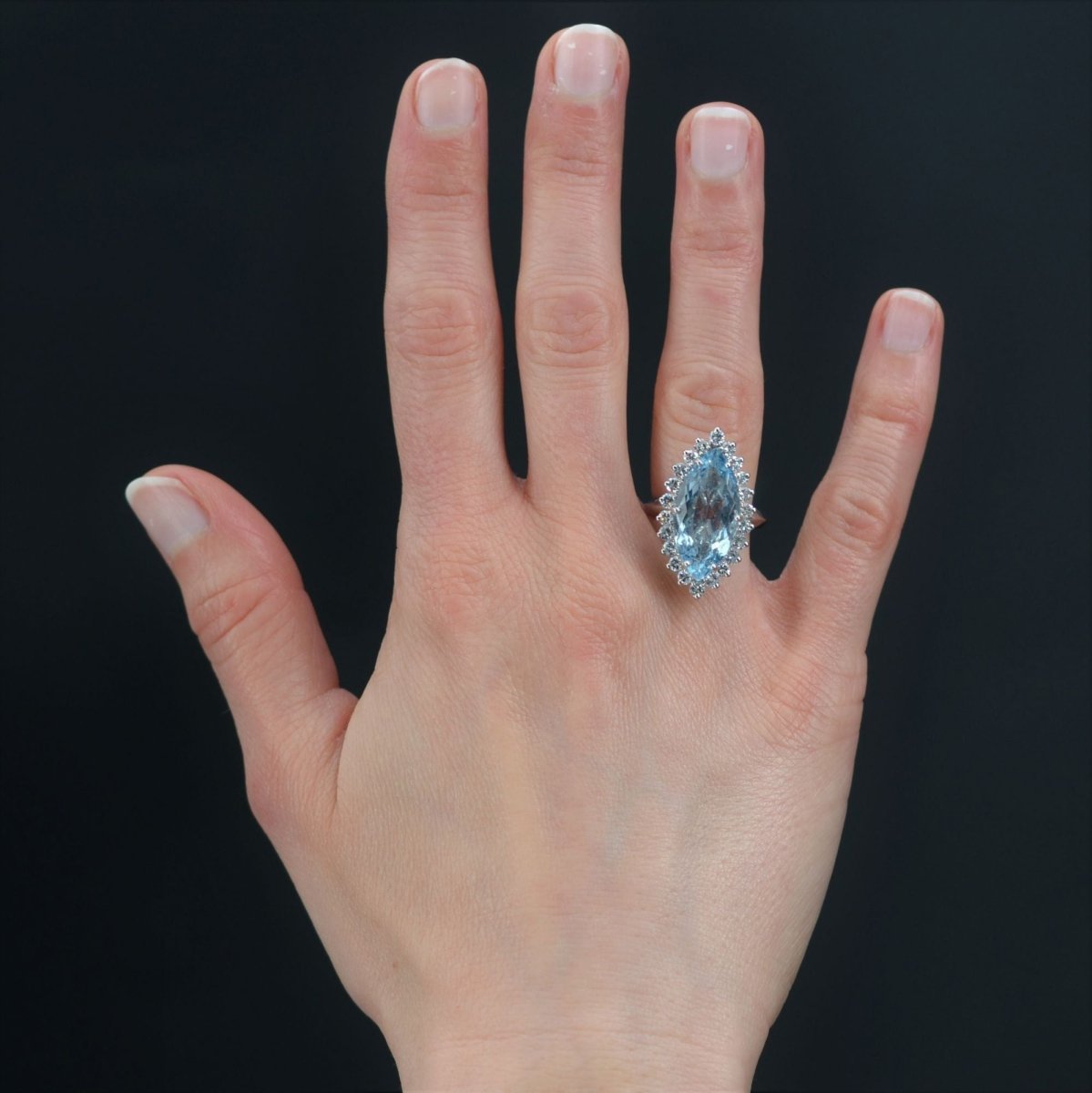 Bague Marquise en or blanc, aigue - marine et diamants - Castafiore