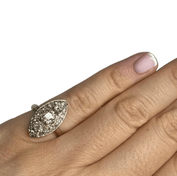 Bague Marquise en or blanc et diamants - Castafiore