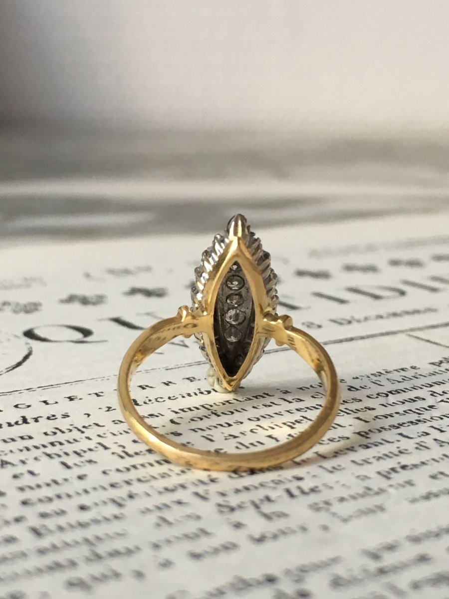 Bague Marquise en or blanc, or jaune et diamants - Castafiore