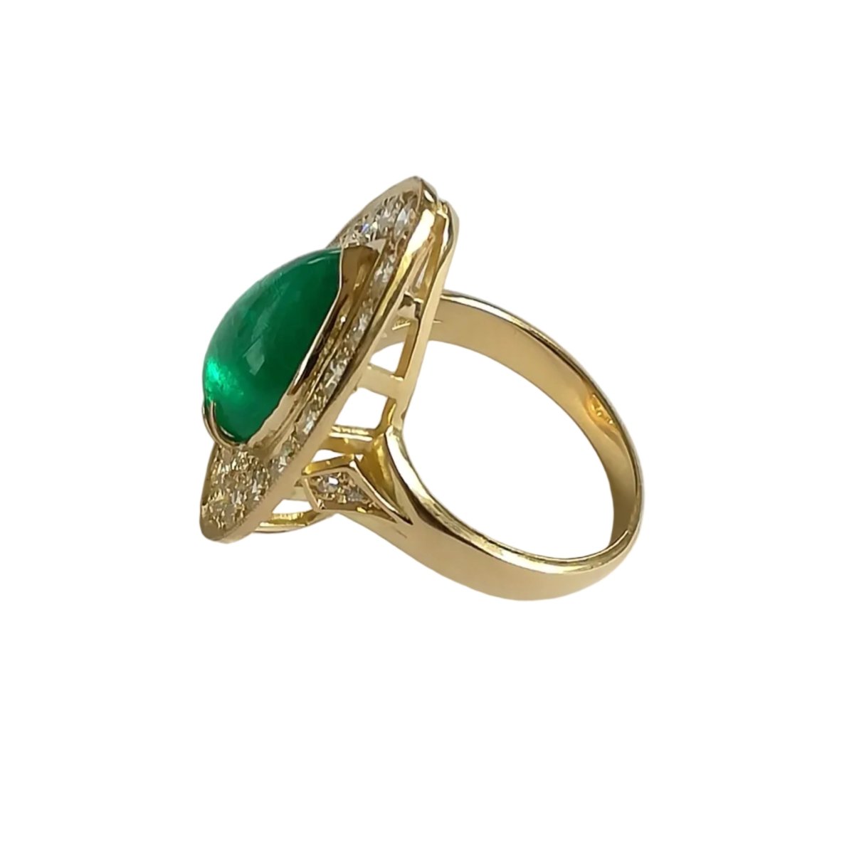 Bague Marquise en or jaune, émeraude et diamants - Castafiore