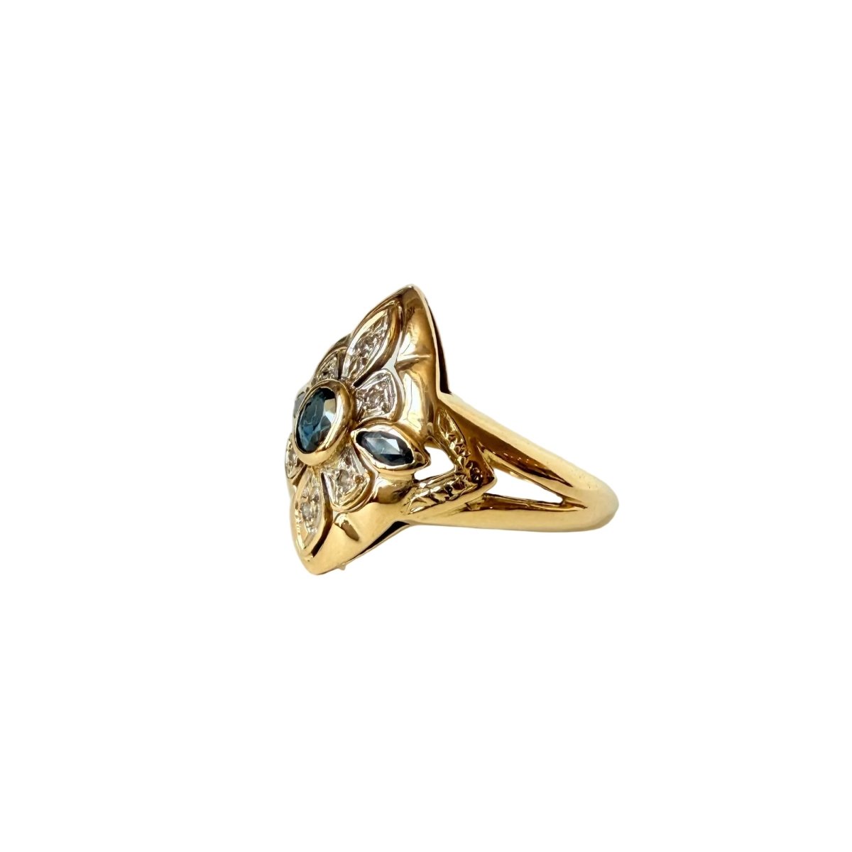Bague Marquise en or jaune, or blanc, saphir, et diamants - Castafiore