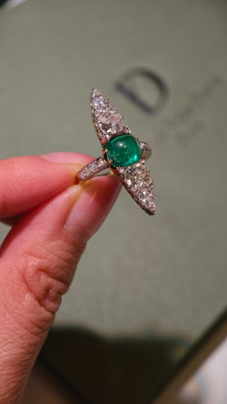 Bague Marquise en or jaune, platine, émeraude et diamants - Castafiore