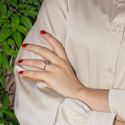 Bague Marquise en or jaune, platine et diamants - Castafiore