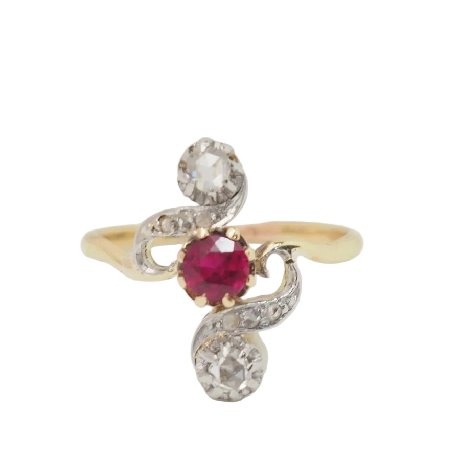 Bague marquise en or jaune, rubis et diamants - Castafiore