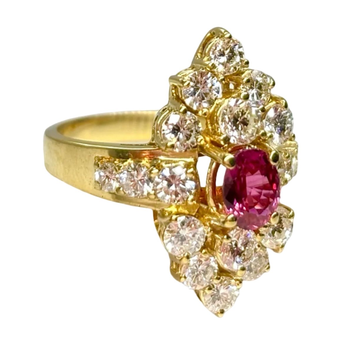 Bague Marquise en or jaune, rubis, et diamants - Castafiore