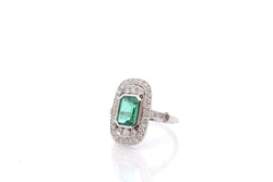 Bague marquise en platine, émeraude et diamants - Castafiore