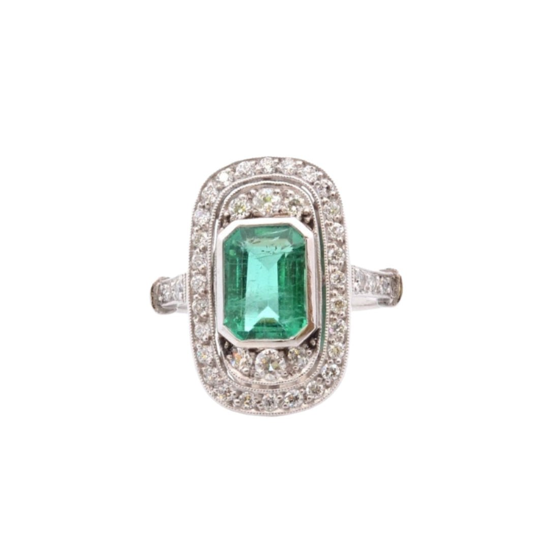 Bague marquise en platine, émeraude et diamants - Castafiore