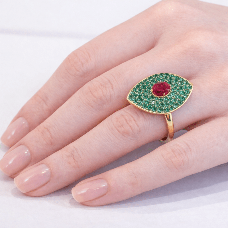 Bague Marquise GUY BARUCH en or jaune, rubis et émeraudes - Castafiore
