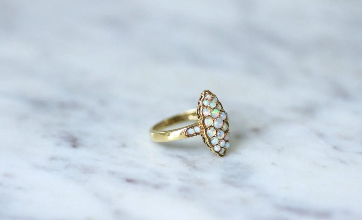 Bague marquise opales sur or - Castafiore