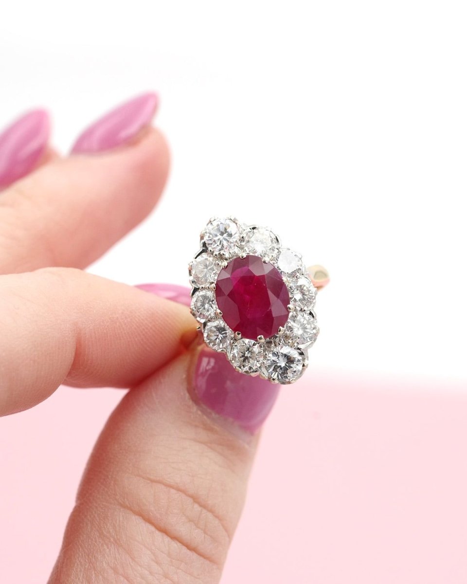 Bague marquise rubis birman 2,29 ct certifié - Castafiore