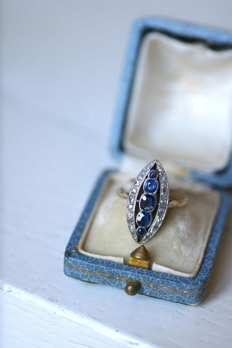 Bague marquise saphirs entourage diamants - Castafiore