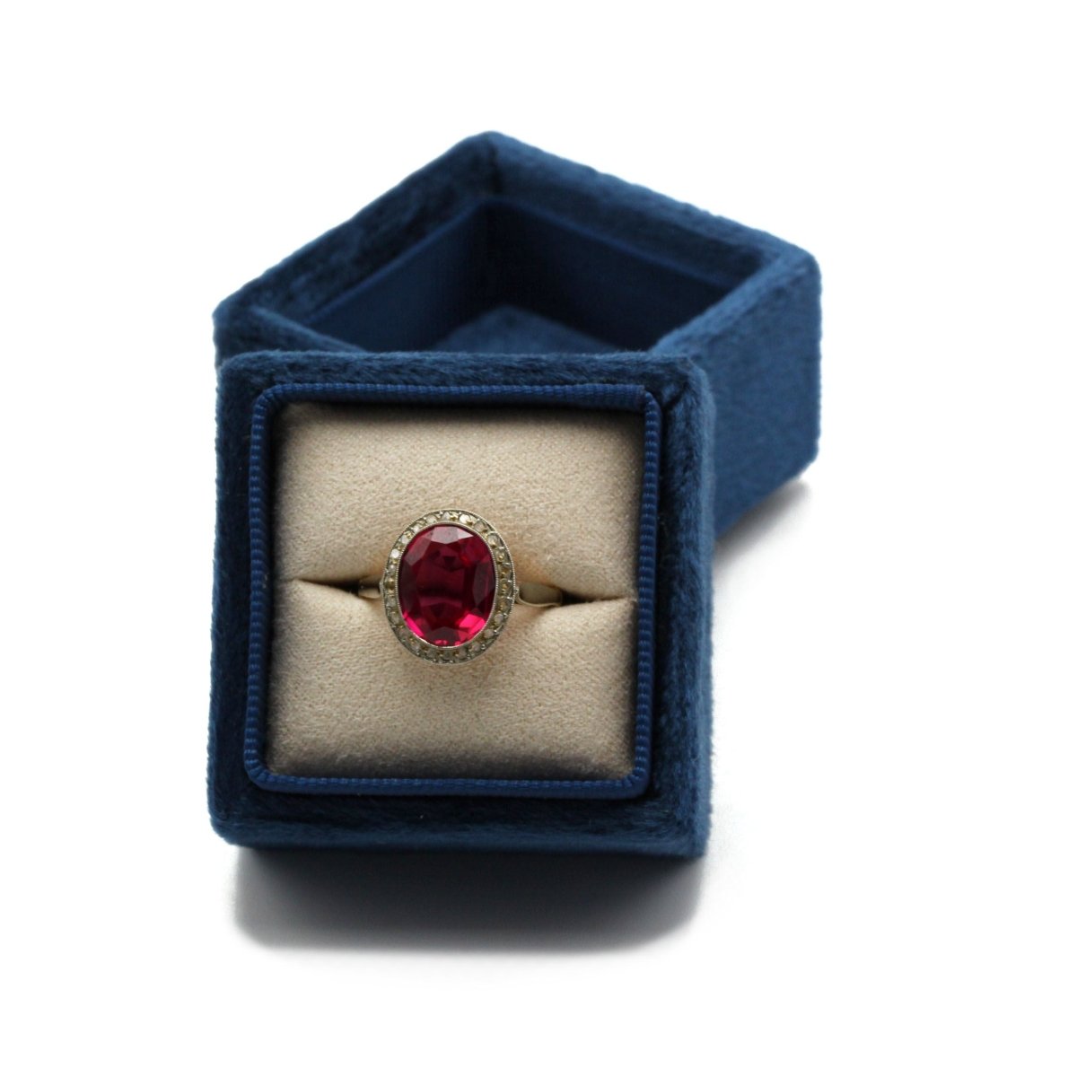 Bague - Or jaune et blanc, rubis synthétique et diamants - Castafiore