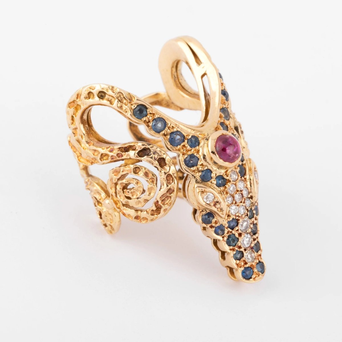 Bague or jaune tête de crocodile de la maison Lalaounis - Castafiore