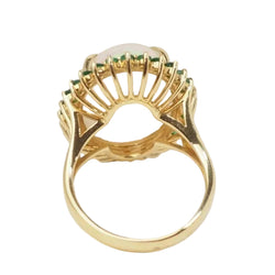 Bague ovale en or jaune, opale cabochon et émeraudes - Castafiore