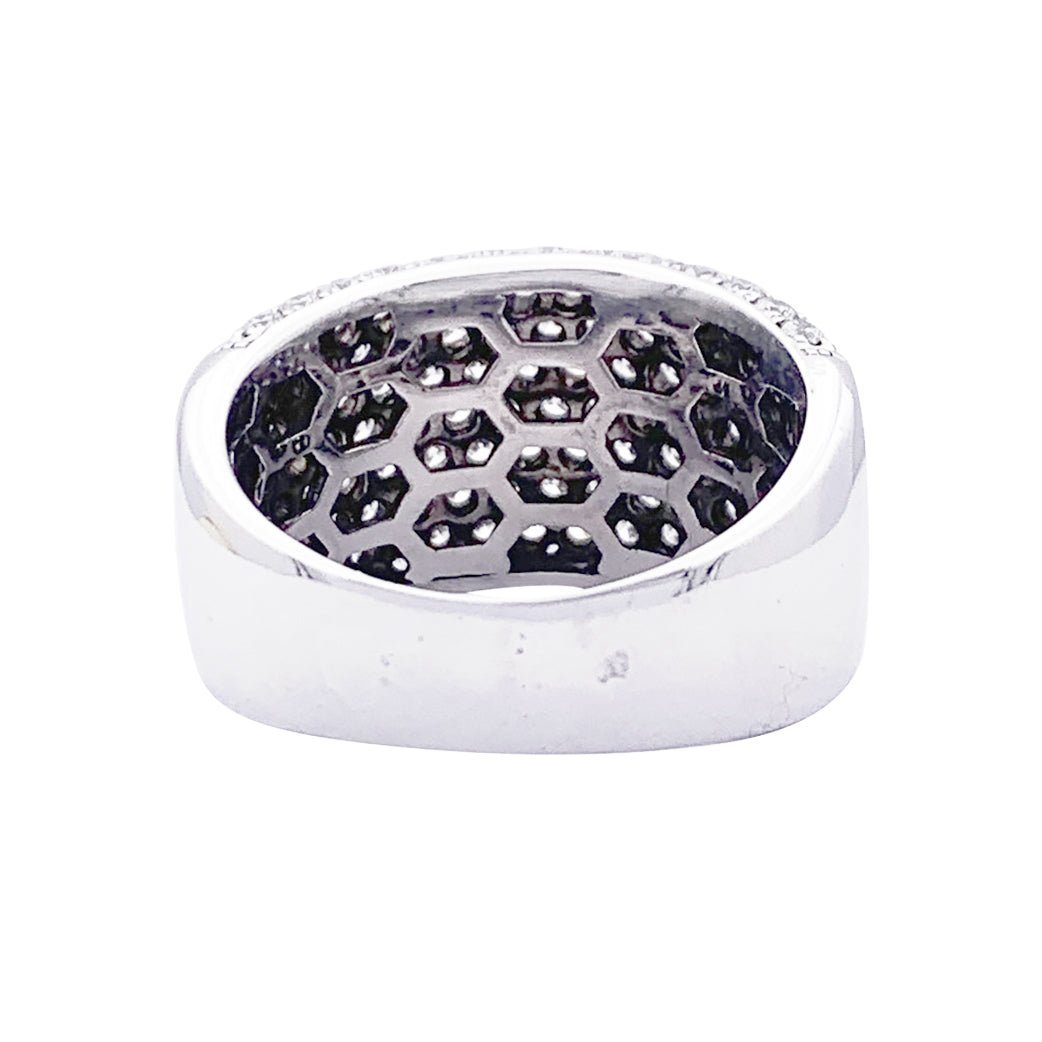 Bague pavage or blanc, diamants. - Castafiore