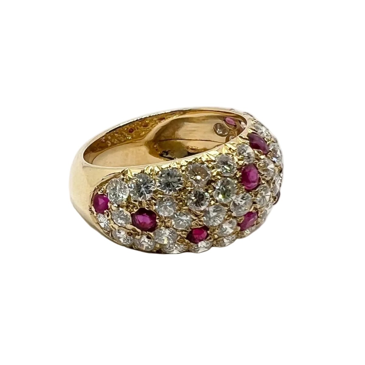 Bague Pavée en or jaune, rubis et diamants - Castafiore