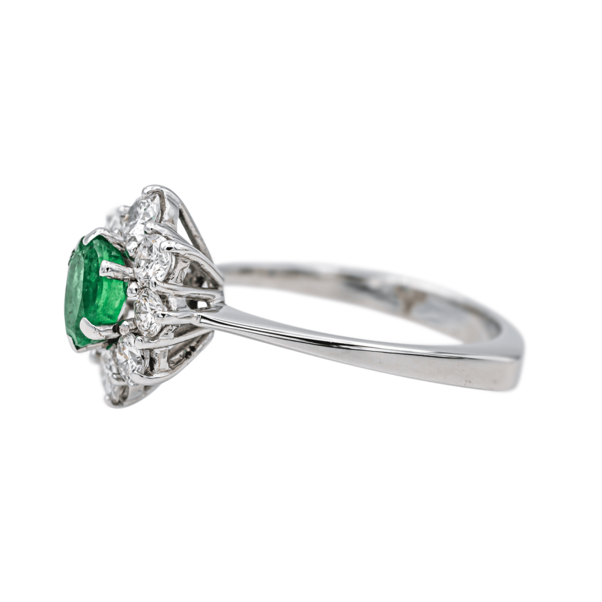 Bague Pomadour en or blanc, émeraude et diamants - Castafiore