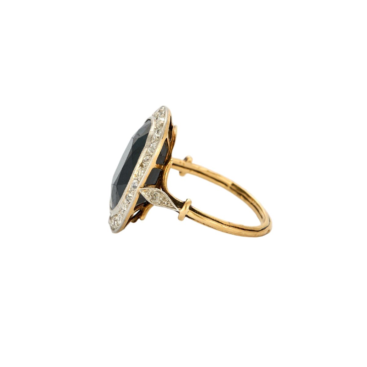 Bague Pompadour Belle en or jaune, or blanc, saphir et diamants - Castafiore