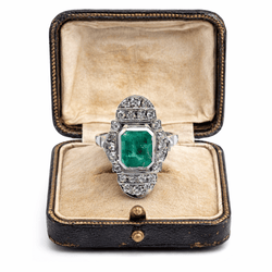 Bague Pompadour en or blanc, émeraude et diamants - Castafiore