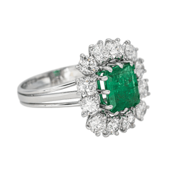 Bague Pompadour en or blanc, émeraude et diamants - Castafiore