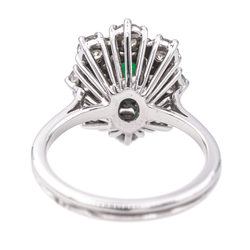 Bague Pompadour en or blanc, platine, émeraude et diamants - Castafiore