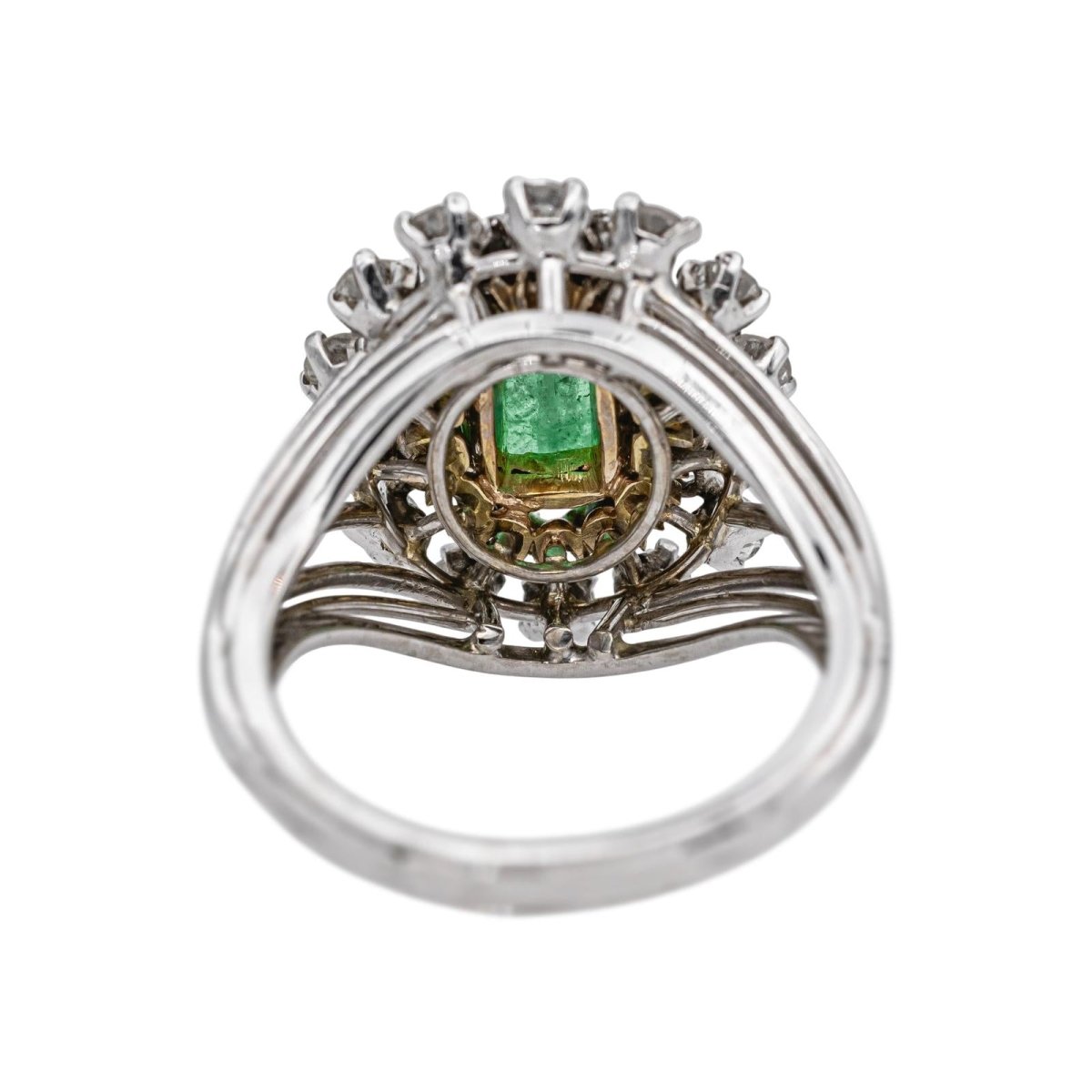 Bague Pompadour en or blanc, platine, émeraude et diamants - Castafiore