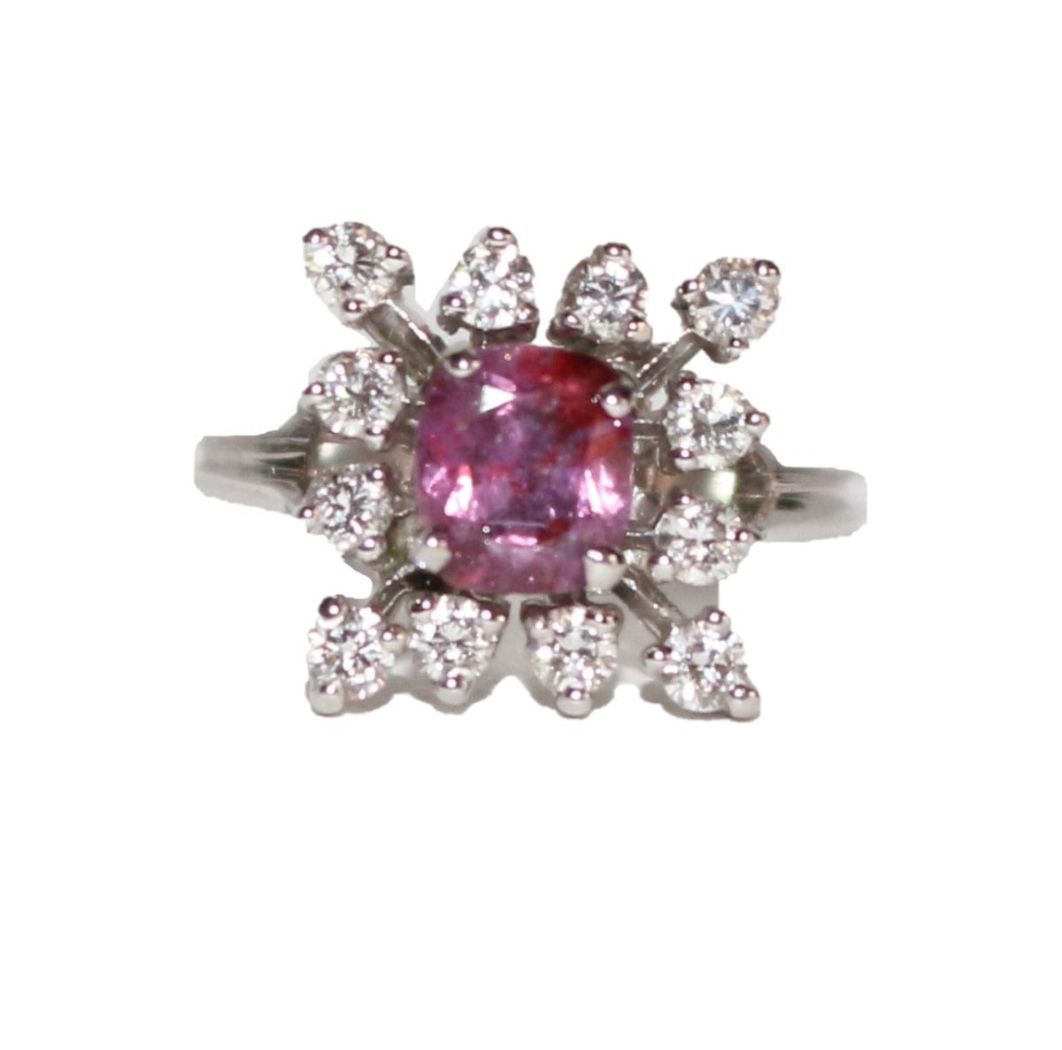 Bague Pompadour en or blanc, rubis, et diamants - Castafiore