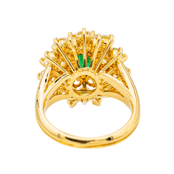 Bague Pompadour en or jaune, émeraude et diamants - Castafiore