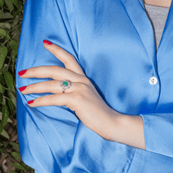 Bague Pompadour en or jaune, émeraude et diamants - Castafiore